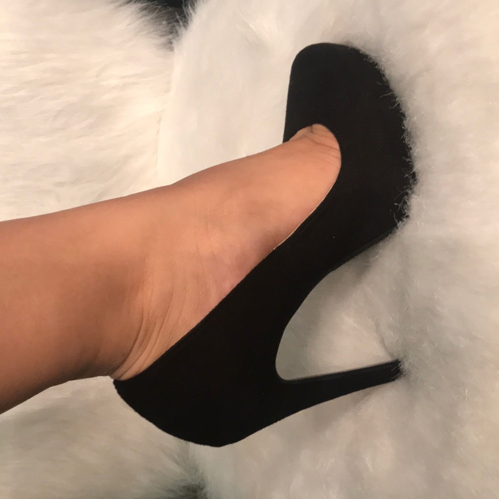 Basic Black Pumps - image 4